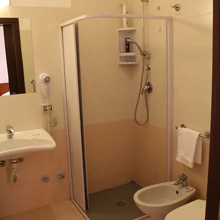 Alessander 2* Milán